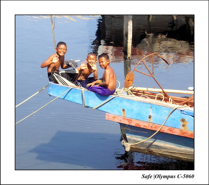 2005 - 07 - Narathiwat - village 1.JPG
